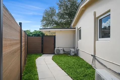823 SW 27th Street Fort Lauderdale FL 33315