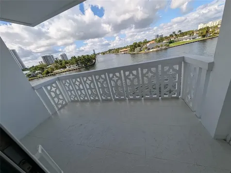 3209 S Ocean Drive Hallandale Beach FL 33009