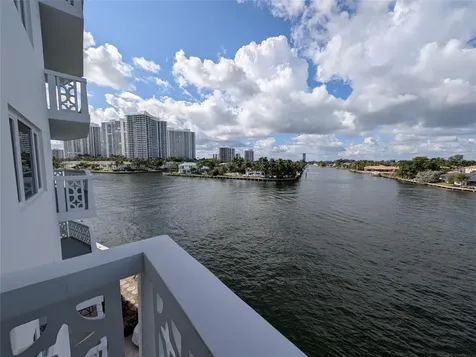 3209 S Ocean Drive Hallandale Beach FL 33009