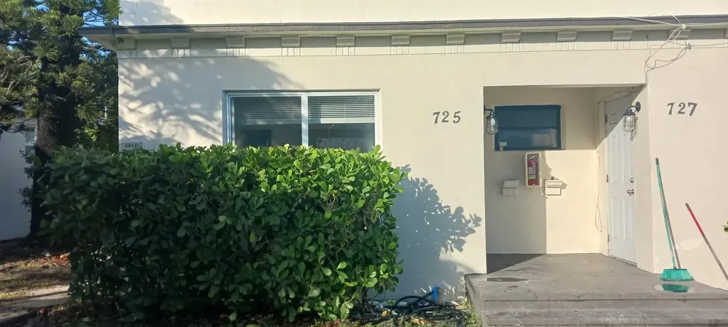 725 N E Street Lake Worth Beach FL 33460
