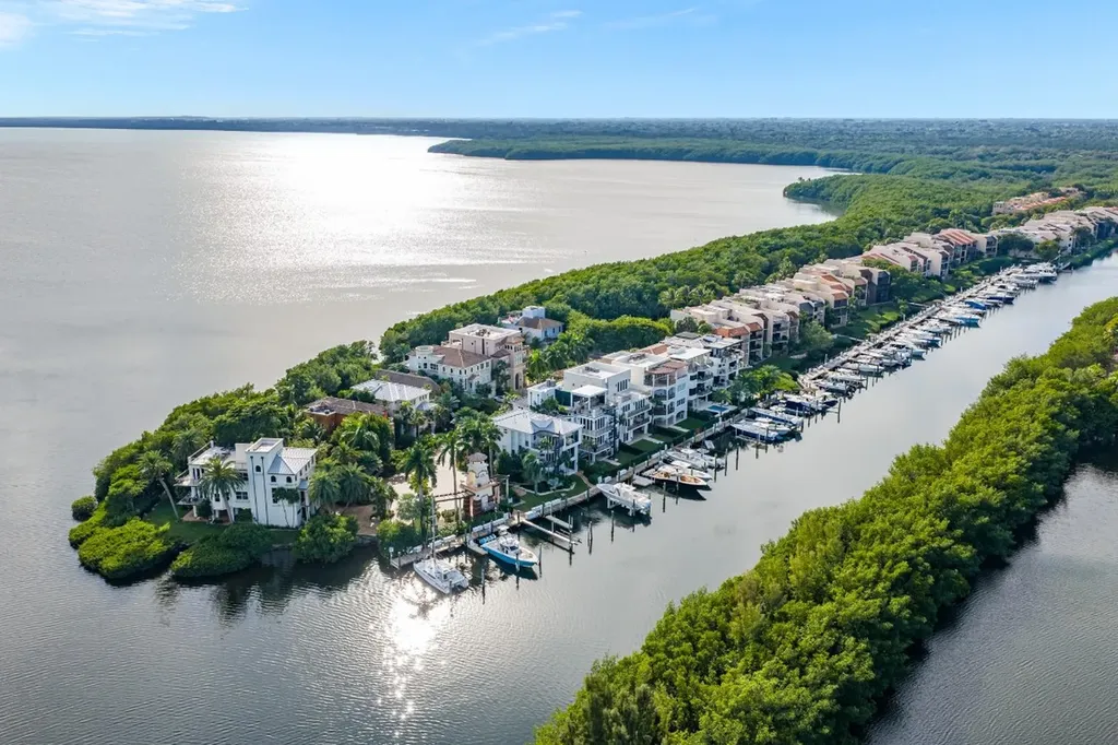 6204 Paradise Point Drive Palmetto Bay FL 33157