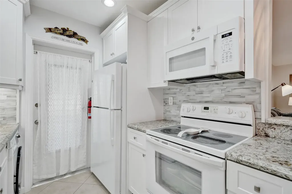 935 SE 9th Avenue Pompano Beach FL 33060