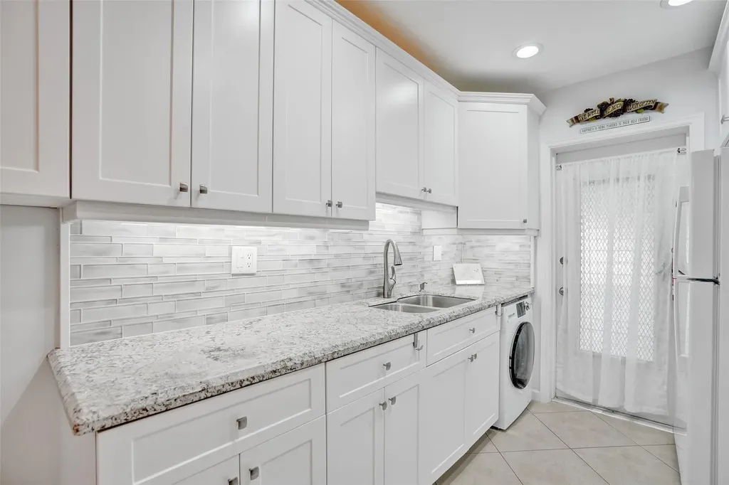 935 SE 9th Avenue Pompano Beach FL 33060