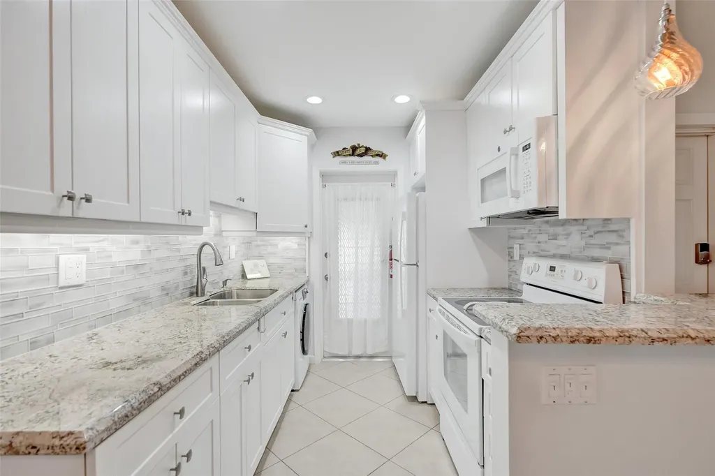 935 SE 9th Avenue Pompano Beach FL 33060