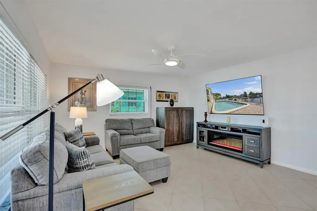 935 SE 9th Avenue Pompano Beach FL 33060