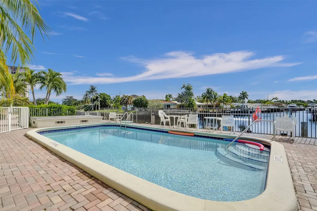 935 SE 9th Avenue Pompano Beach FL 33060