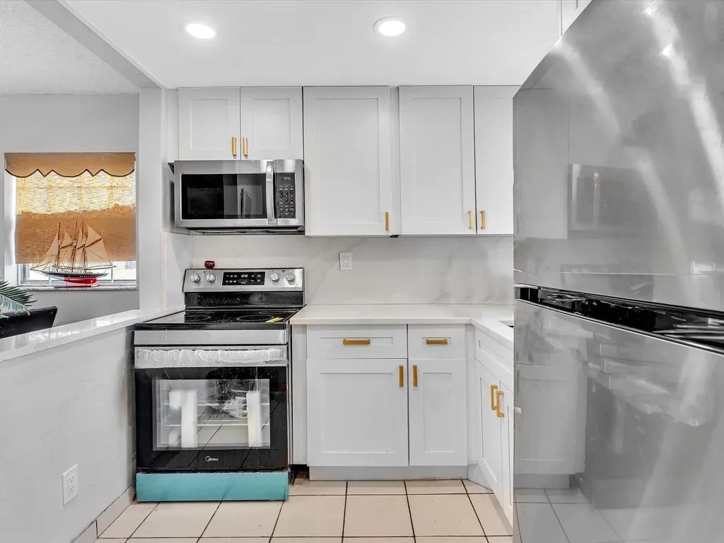 9041 Sunrise Lakes Boulevard Sunrise FL 33322