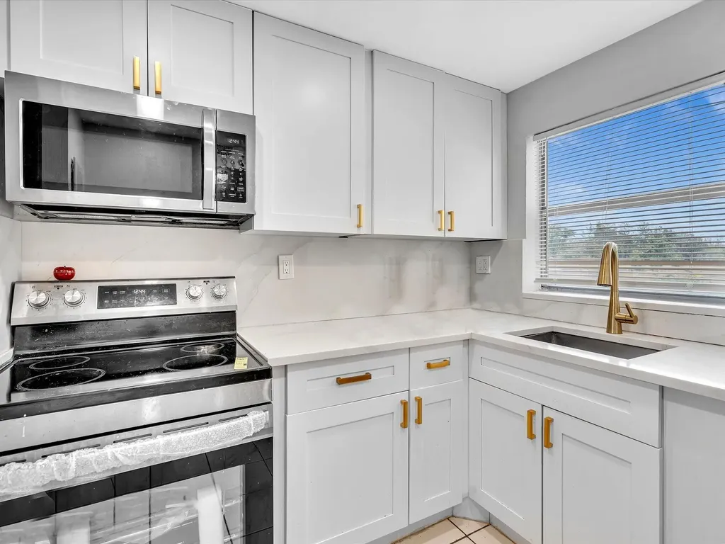 9041 Sunrise Lakes Boulevard Sunrise FL 33322