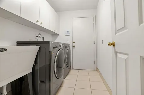1012 SW 156th Avenue Pembroke Pines FL 33027