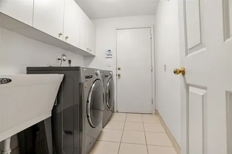 1012 SW 156th Avenue Pembroke Pines FL 33027