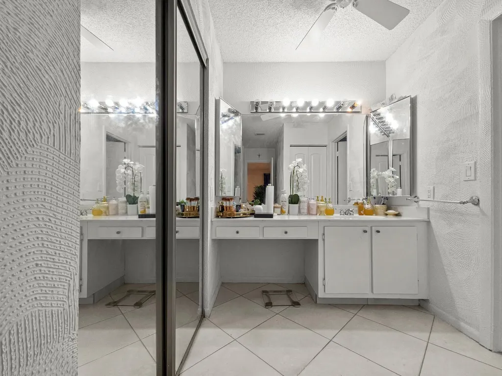 9286 Vista Del Lago Boca Raton FL 33428