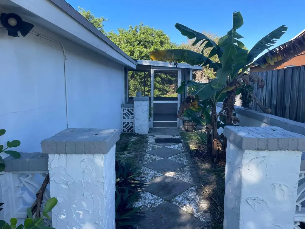 4421 NW 34th Court Lauderdale Lakes FL 33319