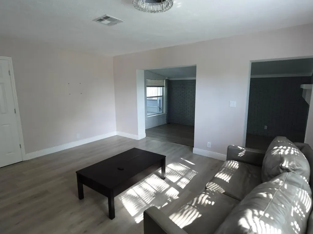 4421 NW 34th Court Lauderdale Lakes FL 33319