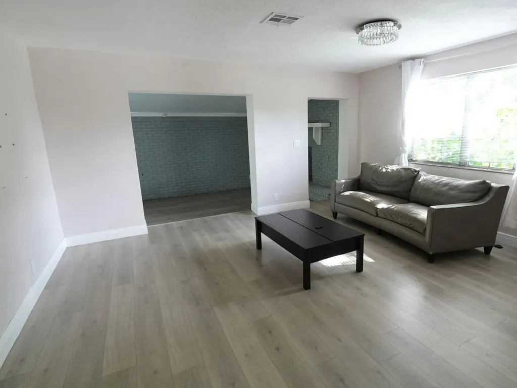 4421 NW 34th Court Lauderdale Lakes FL 33319