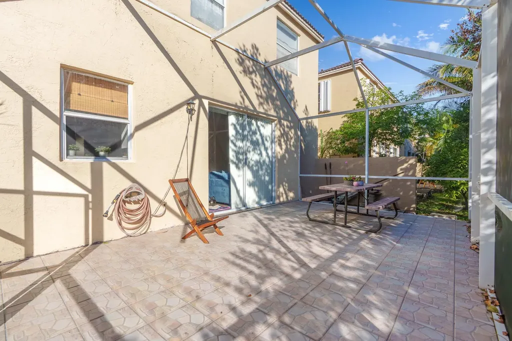 527 NW 87th Lane Coral Springs FL 33071