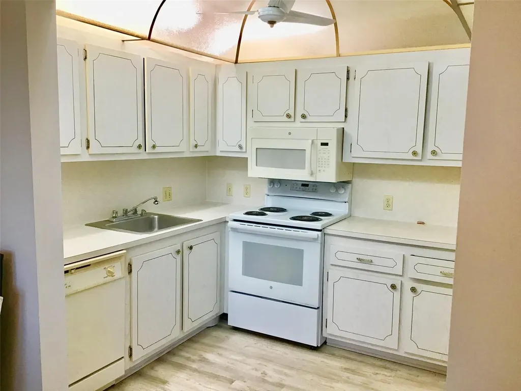 204 Preston Boca Raton FL 33434