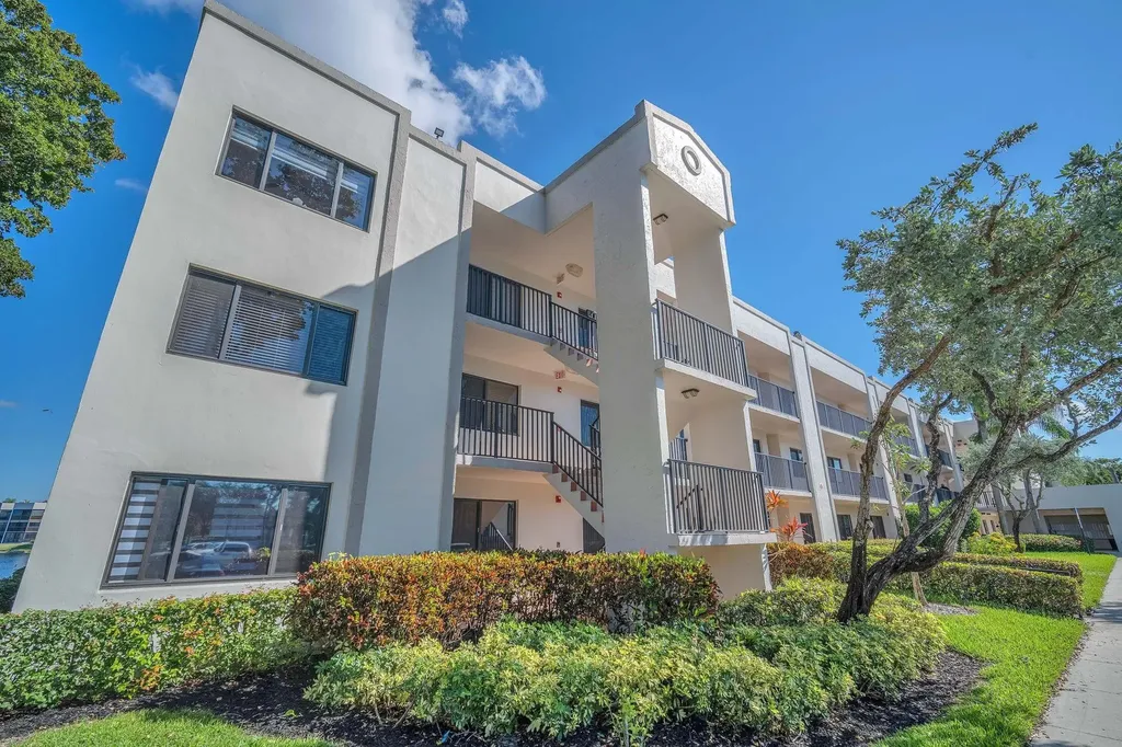 10738 W Clairmont Circle Fort Lauderdale FL 33321