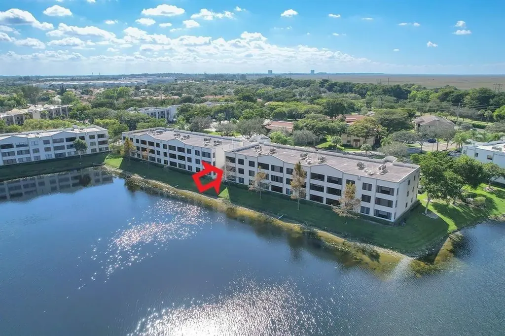 10738 W Clairmont Circle Fort Lauderdale FL 33321