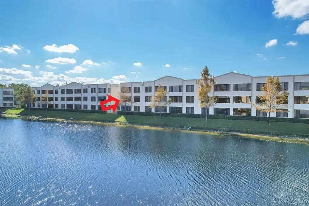 10738 W Clairmont Circle Fort Lauderdale FL 33321
