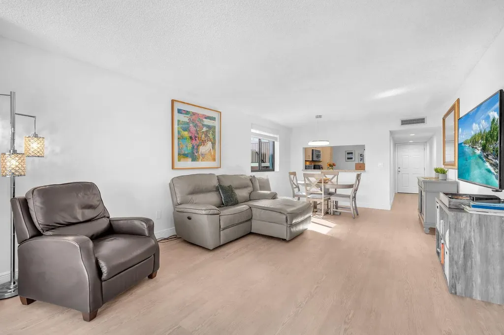 10738 W Clairmont Circle Fort Lauderdale FL 33321