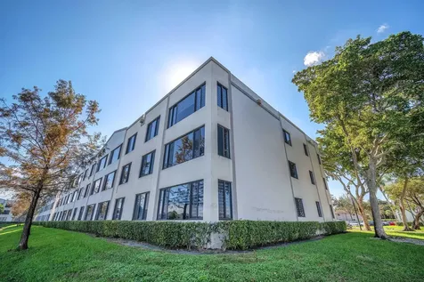 10738 W Clairmont Circle Fort Lauderdale FL 33321