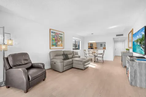 10738 W Clairmont Circle Fort Lauderdale FL 33321
