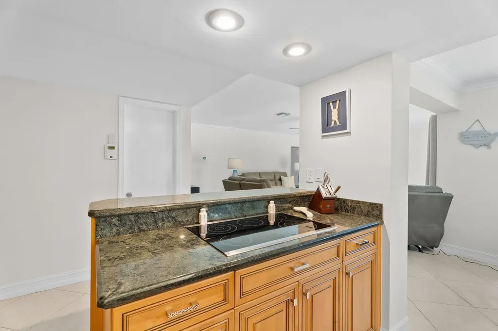 5570 NE 26 Avenue Fort Lauderdale FL 33308
