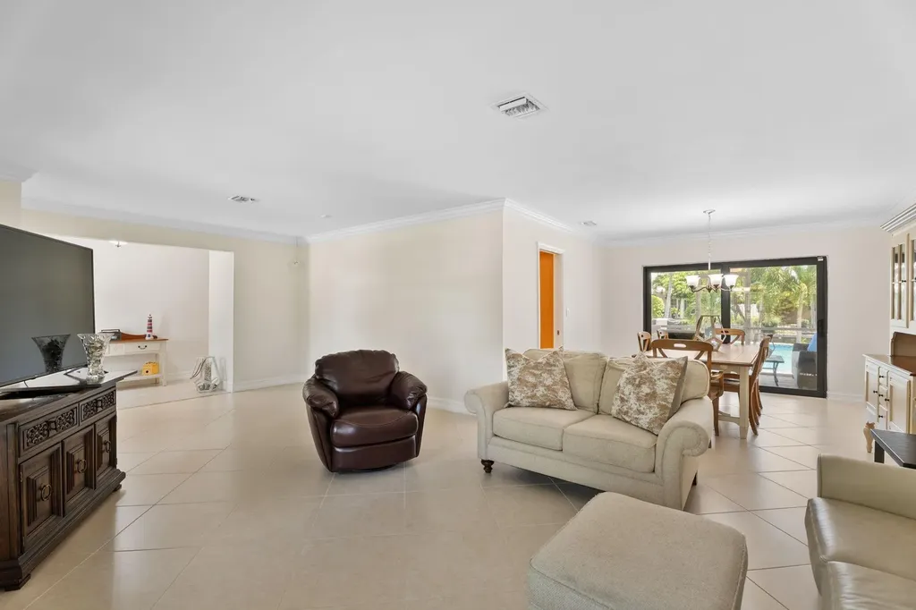 5570 NE 26 Avenue Fort Lauderdale FL 33308