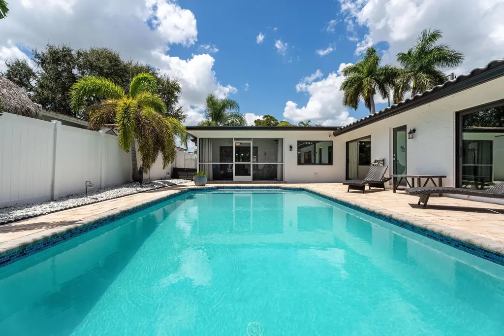 5570 NE 26 Avenue Fort Lauderdale FL 33308