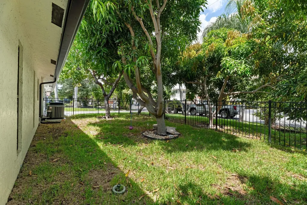 5570 NE 26 Avenue Fort Lauderdale FL 33308