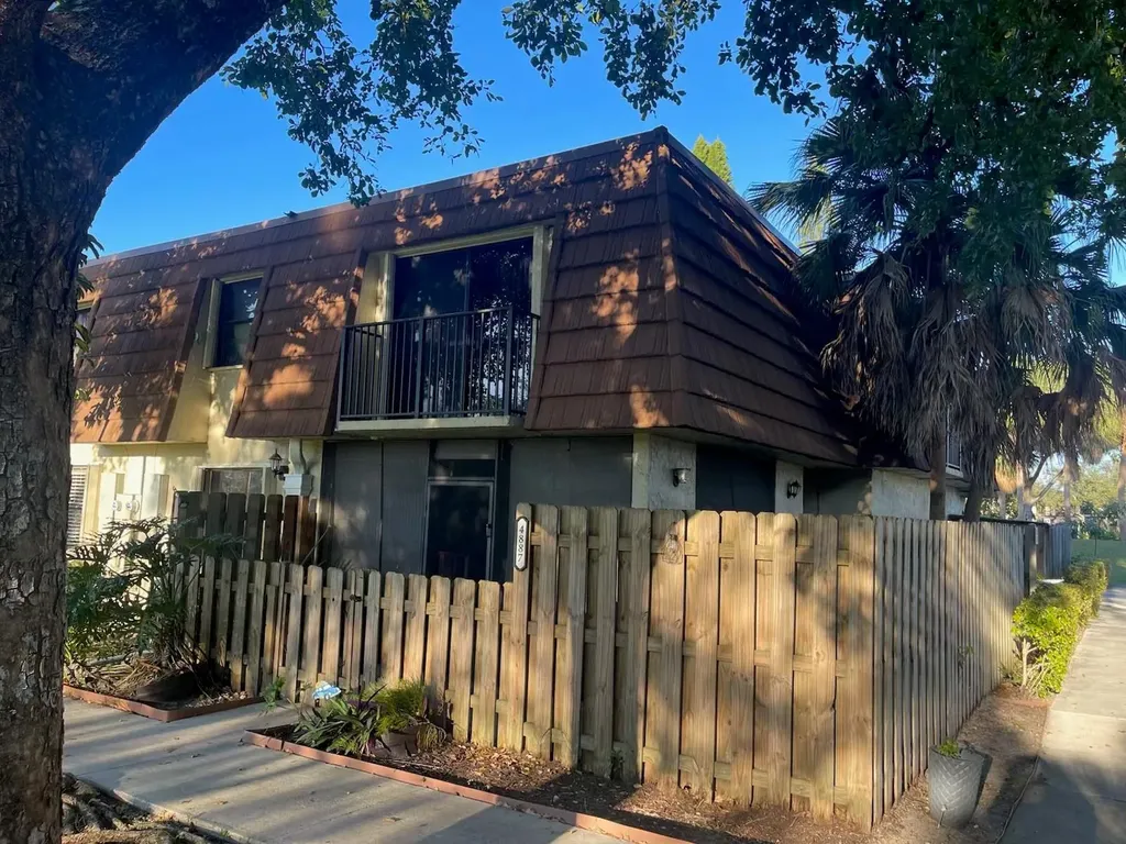 4887 NW 94th Terrace Sunrise FL 33351
