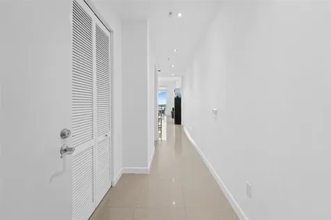 185 SW 7th Street Miami FL 33130