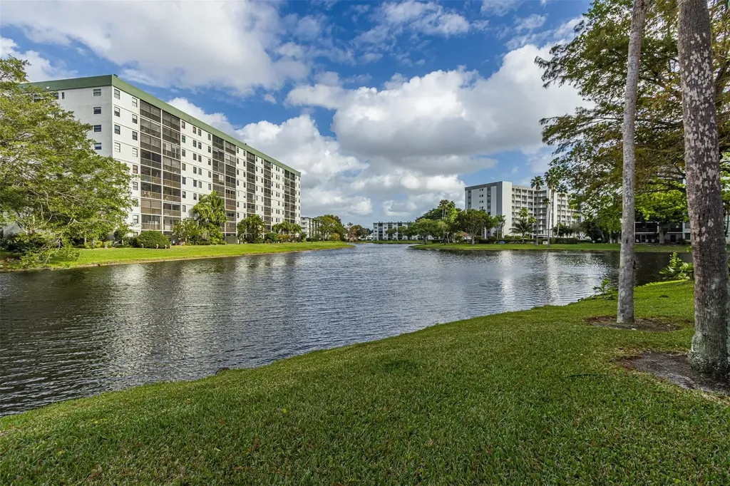 2307 S Cypress Bend Drive Pompano Beach FL 33069