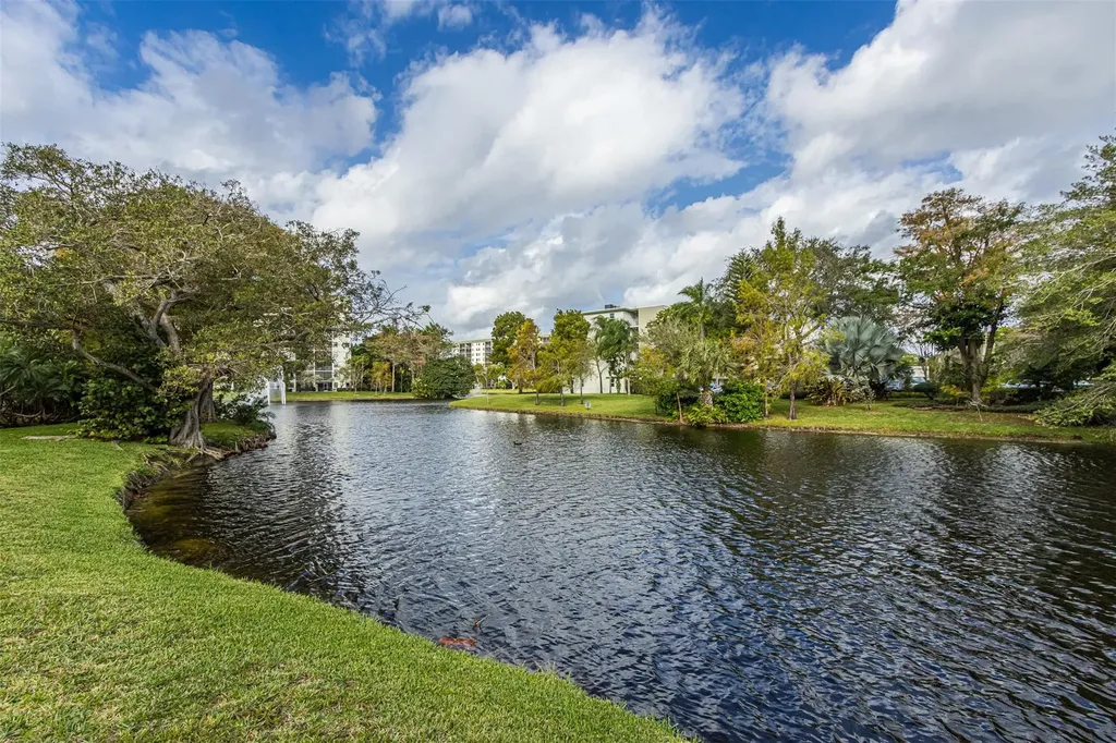 2307 S Cypress Bend Drive Pompano Beach FL 33069