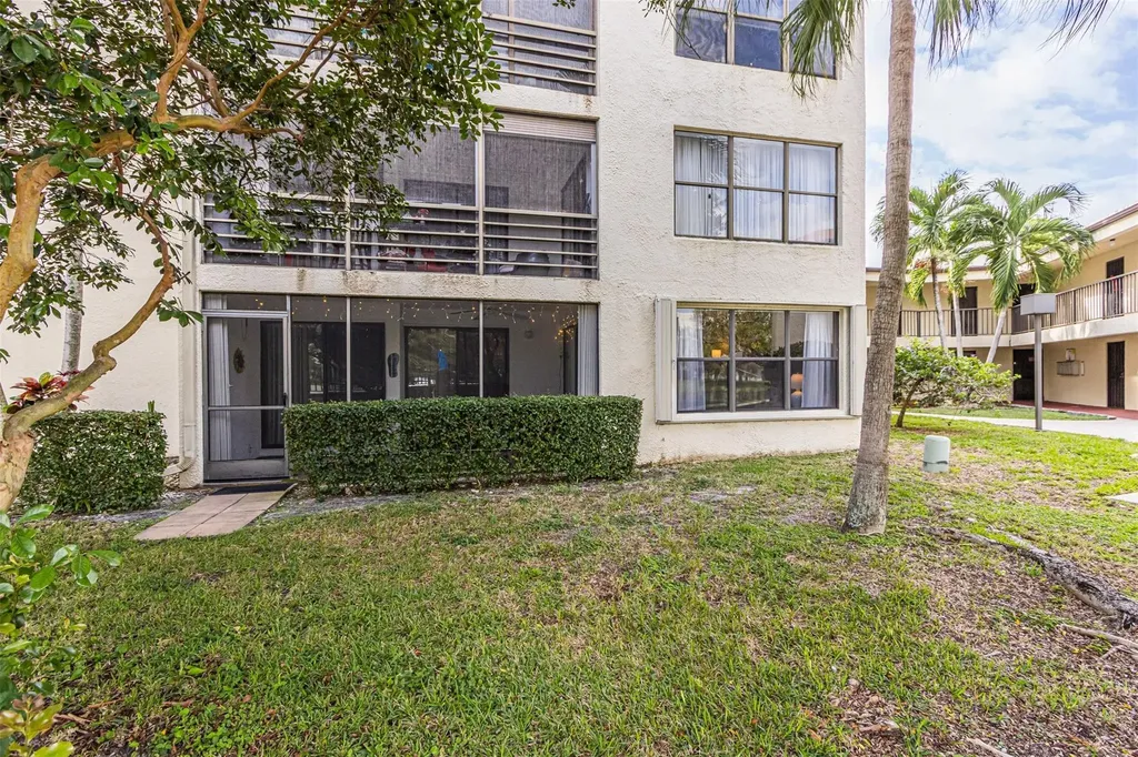 2307 S Cypress Bend Drive Pompano Beach FL 33069