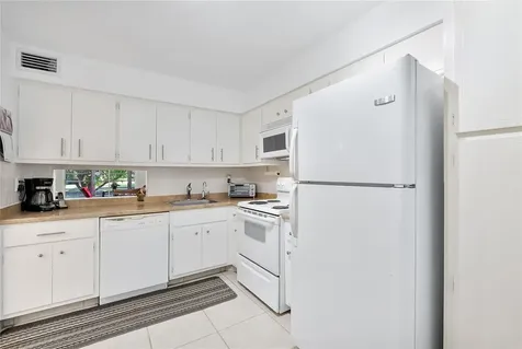 2900 NW 47th Terrace Lauderdale Lakes FL 33313