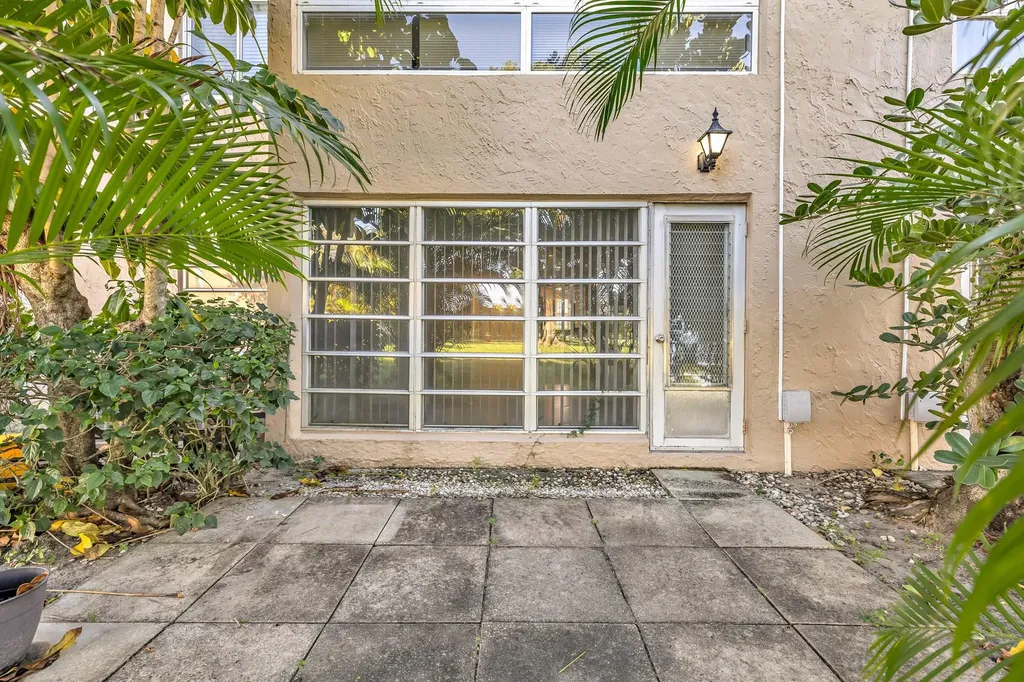 13950 Via Flora Delray Beach FL 33484