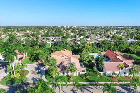 1043 Laguna Springs Drive Weston FL 33326