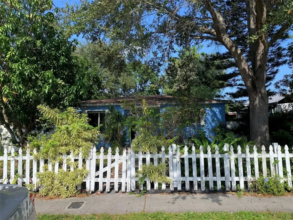 1635 NE 160th Street North Miami Beach FL 33162