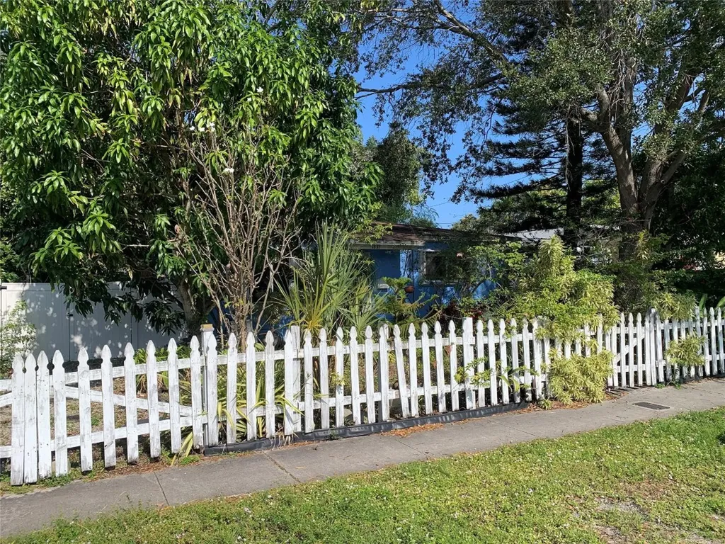 1635 NE 160th Street North Miami Beach FL 33162