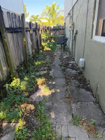 7968 SW 7th Street North Lauderdale FL 33068