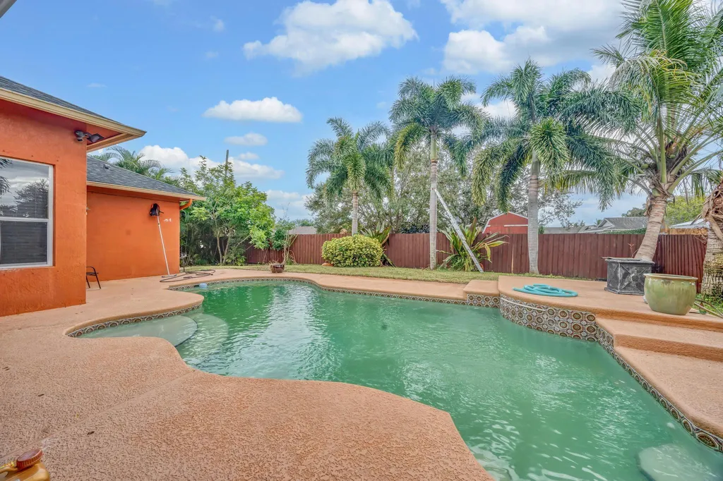 624 SW Nichols Terrace Port St Lucie FL 34953
