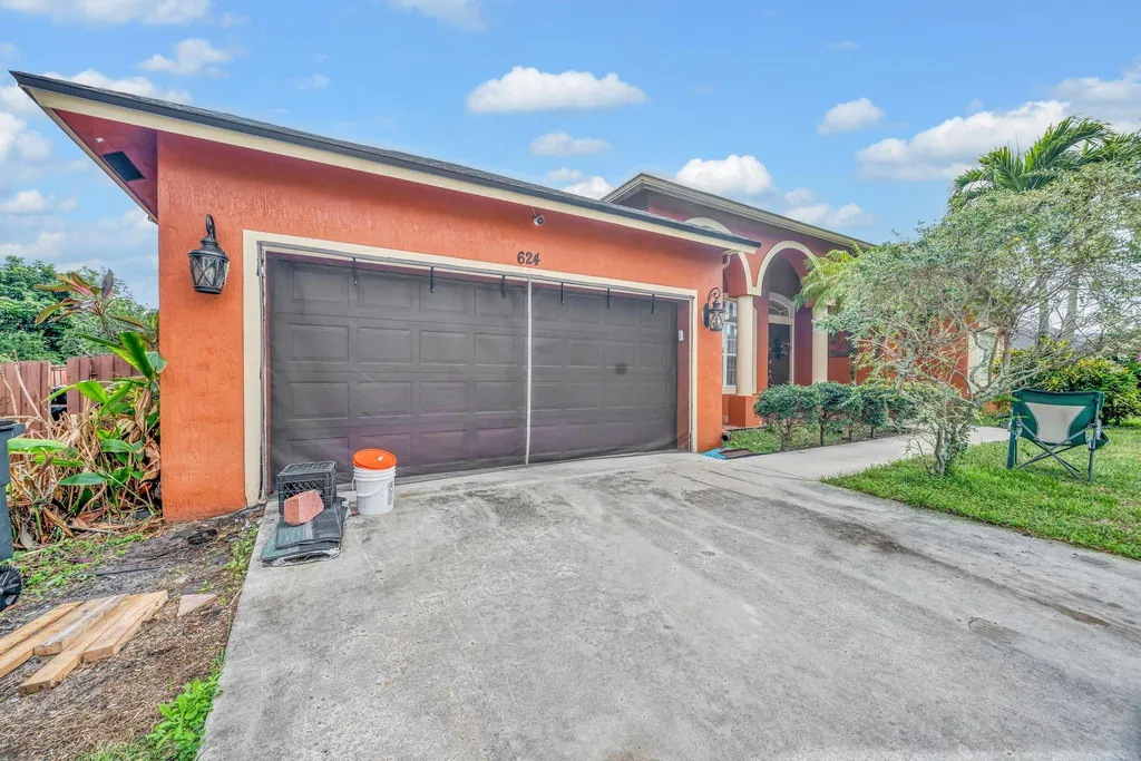 624 SW Nichols Terrace Port St Lucie FL 34953