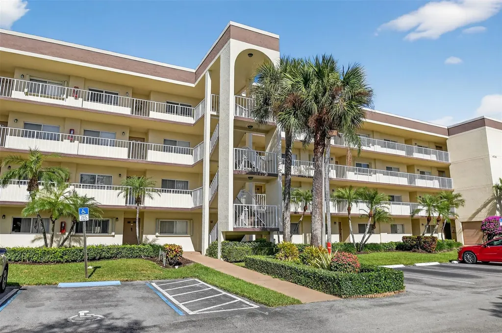 4735 Lucerne Lakes Boulevard Lake Worth FL 33467