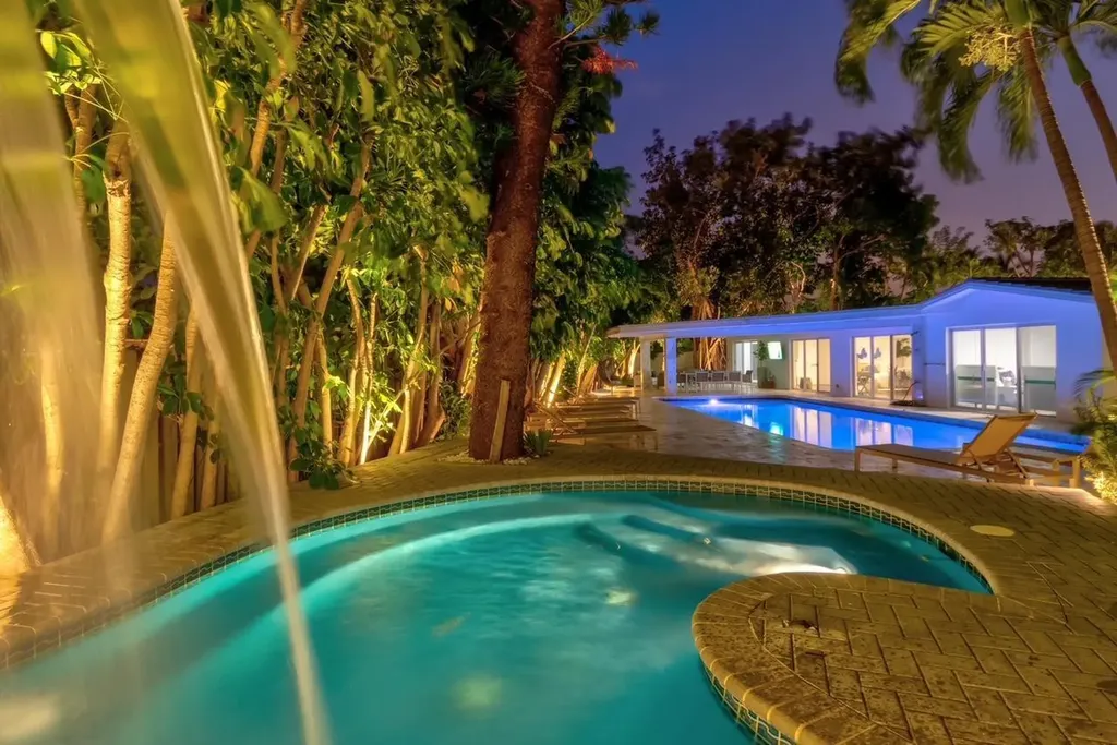 1800 SE Admirals Way Fort Lauderdale FL 33316