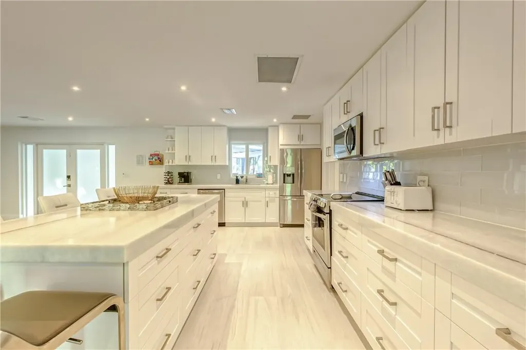 1800 SE Admirals Way Fort Lauderdale FL 33316