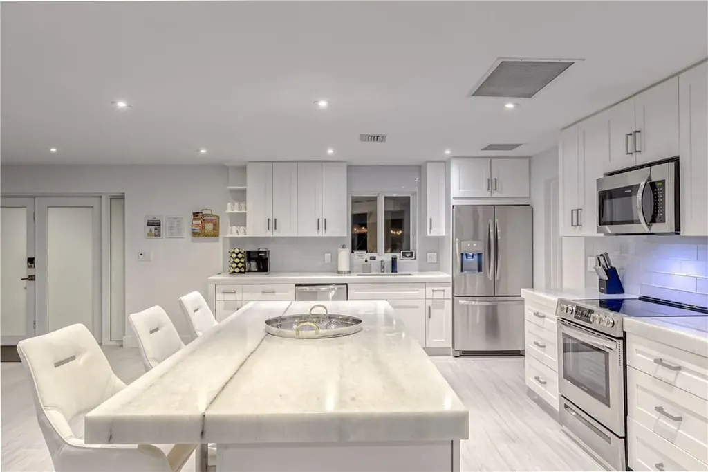 1800 SE Admirals Way Fort Lauderdale FL 33316