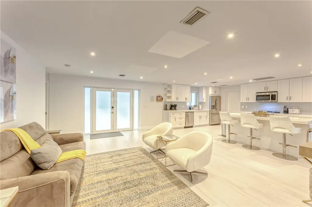 1800 SE Admirals Way Fort Lauderdale FL 33316