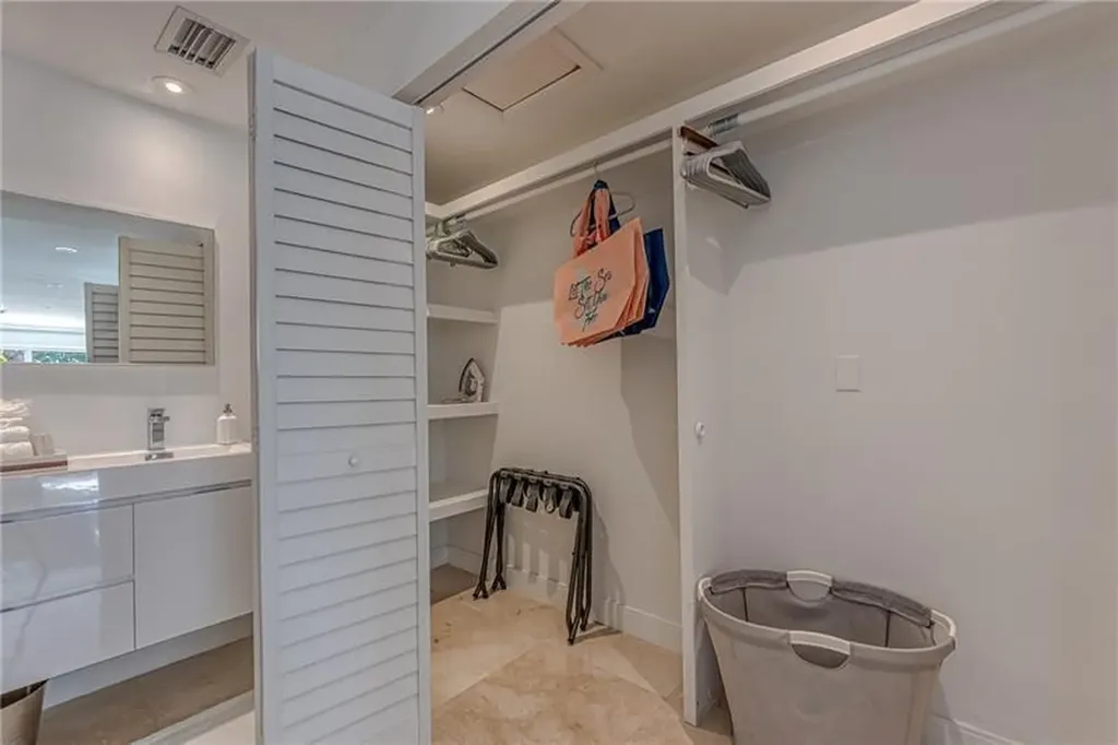 1800 SE Admirals Way Fort Lauderdale FL 33316