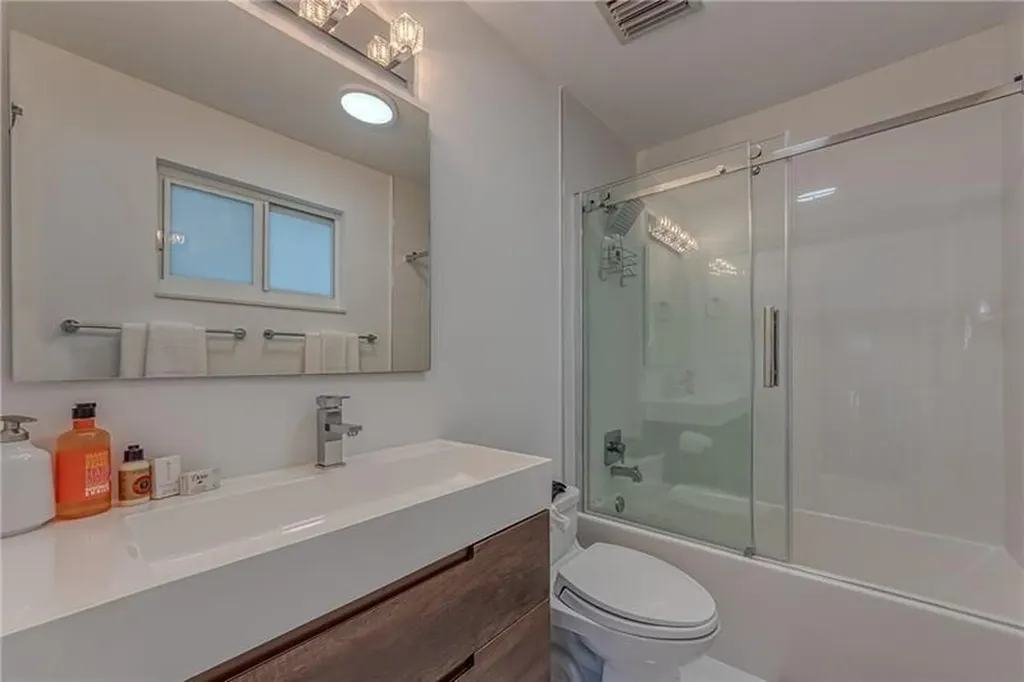 1800 SE Admirals Way Fort Lauderdale FL 33316